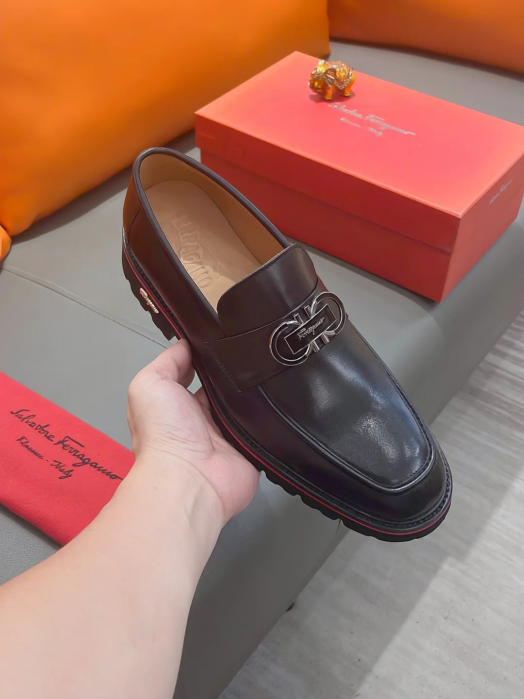Men's shoes FERRAGAMO "Ferragamo" P540 Regular size: 39-44 (38, 45, 46, 47 customized) (suit shoes) Product materials: Selected first-layer cowhide upper, imported sheepskin lining; original outsole.